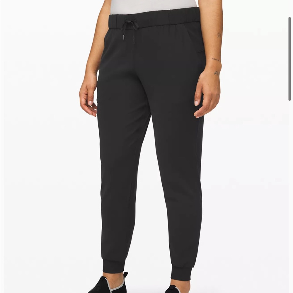BNWT Lululemon On the Fly Jogger woven size 4